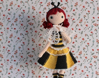 Crochet Pattern: Bee Doll Loïs Amigurumi - Instant PDF Download - English (US), Dutch - Amilishly