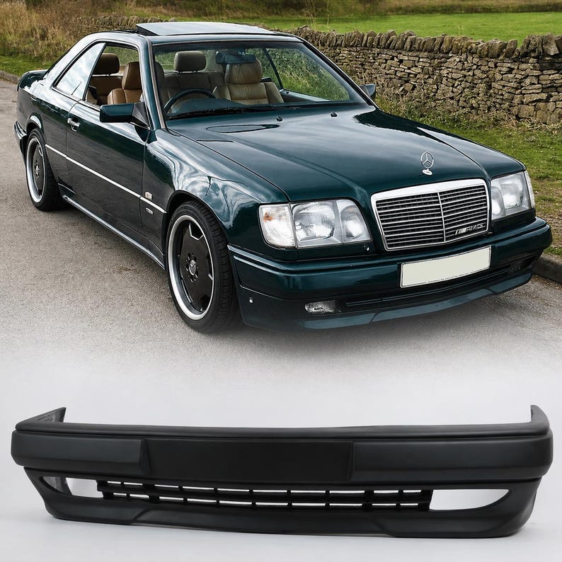 Peut inclure: Une Mercedes-Benz coup&eacute; vert fonc&eacute; avec un pare-chocs avant noir. La voiture a un toit ouvrant, un int&eacute;rieur beige et des jantes noires. Le pare-chocs est noir avec des fentes horizontales.