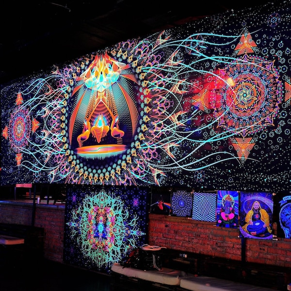 Fluorescerend psychedelisch blacklight-kunsttapijt, trippy psytrance glow UV-actieve muurhanger, spirituele fractal kunst aan de muur, acid neon deco