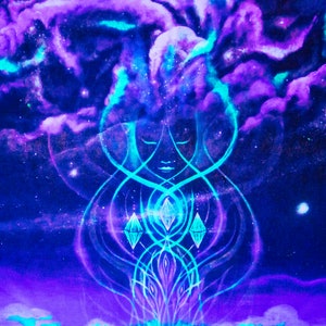 Puede incluir: Una pintura digital de la cara de una mujer con un fondo de nebulosa azul y p&uacute;rpura. La cara de la mujer est&aacute; rodeada de l&iacute;neas giratorias y formas geom&eacute;tricas.
