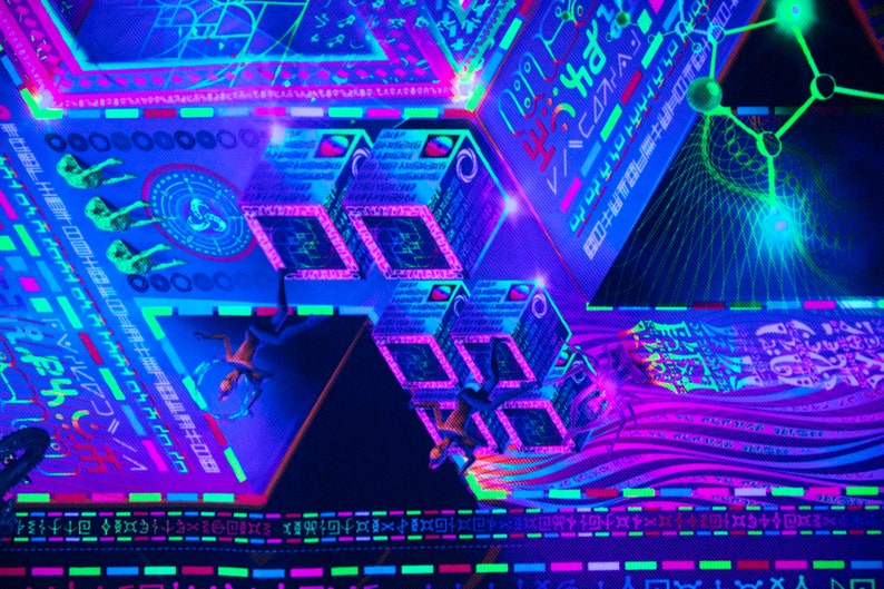 Peut inclure: Une &oelig;uvre d'art abstraite aux couleurs n&eacute;on avec un design g&eacute;om&eacute;trique. L'&oelig;uvre pr&eacute;sente une s&eacute;rie de cubes lumineux avec des accents roses, bleus et verts. L'arri&egrave;re-plan est bleu fonc&eacute; avec un motif de grille noire.