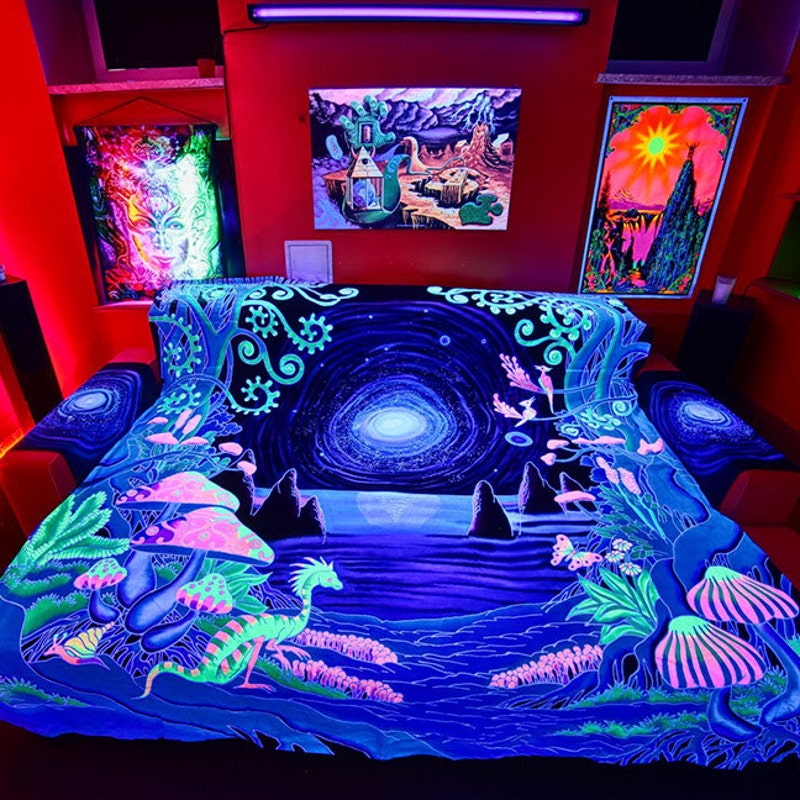 View of Psychedelic Bedding - Etsy