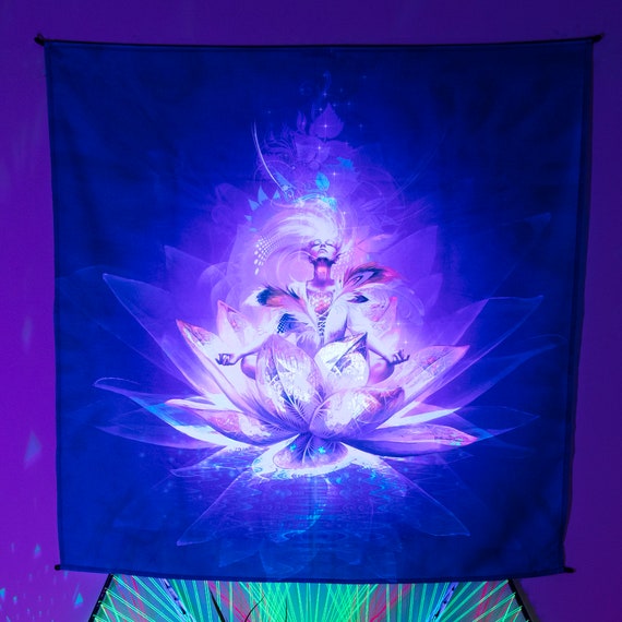 Tapisserie Murale Bouddha Chakra Lotus Violet - Design Psychédélique Spirituel - Taille 274 X 229 Cm - Flanelle Douce