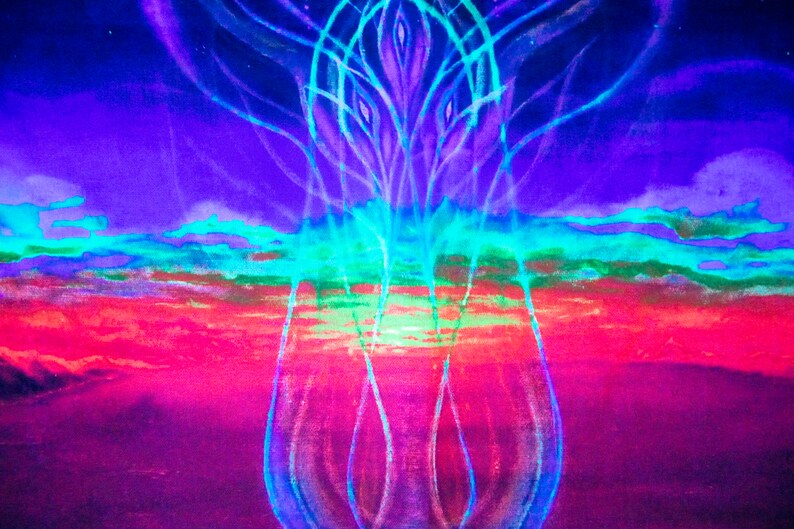 Puede incluir: Pintura abstracta con una paleta de colores vibrantes. La pintura presenta una forma central azul y p&uacute;rpura brillante con una serie de l&iacute;neas que irradian hacia afuera. El fondo es un degradado de rosa, rojo y azul.