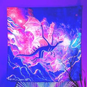 ドラゴンの背景、神聖な動物のアート、妖精の絵、珍しい壁掛け、ヒッピーギフト、ヨガの装飾、トリッピーUVタペストリー、ファンタジータペストリー