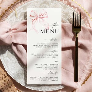 Modello di menù per baby shower con fiocco rosa: modificabile e stampabile (Canva)