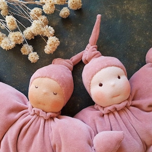 Première poupée de bébé, cadeau pour bébé, poupée papillon Waldorf, poupée qui dort, cadeau bio pour bébé, cadeau nouveau-né, poupée câlin, poupée personnalisée