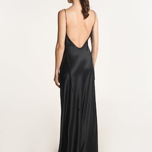 Vestido maxi de seda negro con corte bies y espalda abierta Vestido lencero largo 100% seda con lazo negro y espalda baja Vestido de pura seda para invitada de boda estilo años 90 Devon