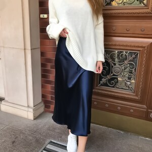 Silk skirt midi Navy sapphire silk satin skirt 100% silk slip bias cut blue skirt Blueberry silk slip skirt Silk basics Midi satin skirt image 3