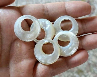 Colgante de cuentas de piedra preciosa en forma de donut redondas de concha de nácar natural de 20 mm/25 mm con agujero grande