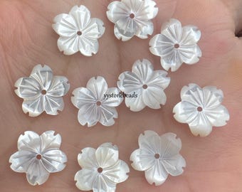 10 Stück Natürliche geschnitzte weiße Perlmutt Perlmutt Muschel Blume Edelstein Perlen 10 mm / 12 mm