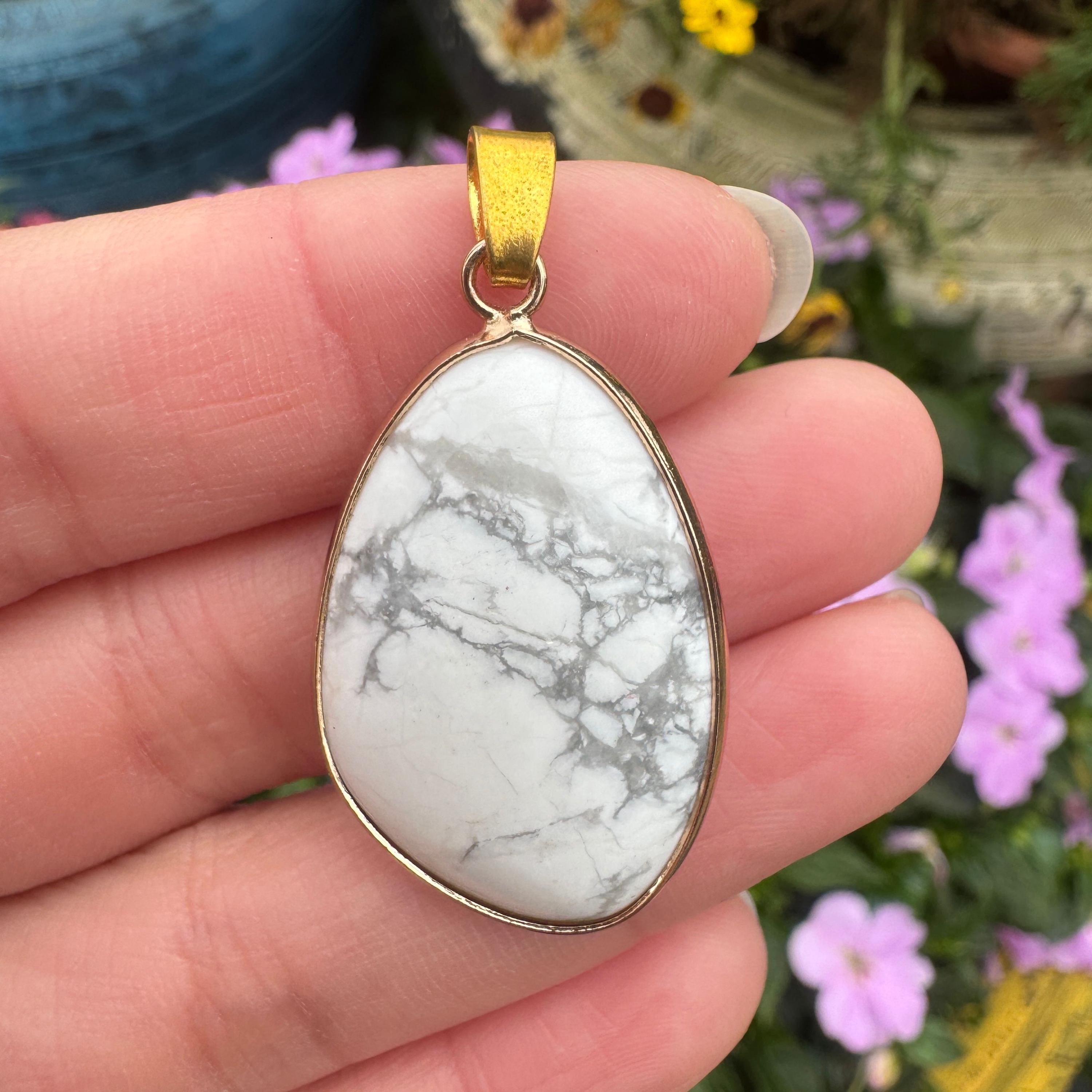 Pendentif En Howlite Naturelle - 35x8 Mm - Pierre Blanche Nacrée - Neuf