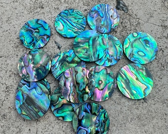 10 st naturliga abalone snäckskal cabochoner: Blågröna ädelstenar smyckestillverkning (16-30 mm dubbel platt rund)