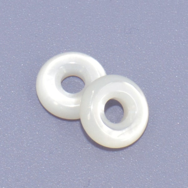Pendentif rond donut en nacre naturelle de 8 mm, perles focales
