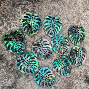 25mm 10pcs Natural Rainbow Abalone Shell Hollow Out Heart Leaf Pendant Beads For Jewelry Making