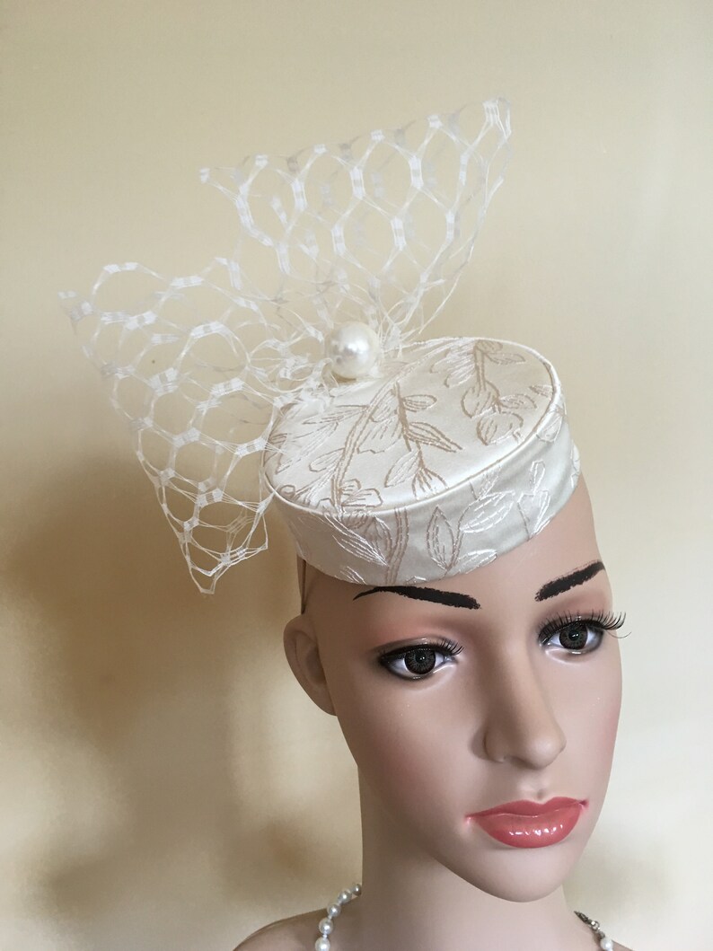 Ivory brocade wedding hat.Ivory satin pillbox.Ivory wedding hat.Ivory brides hat.Ivory wedding hats.ivory pillbox hat.Wedding hats.Pillbox.