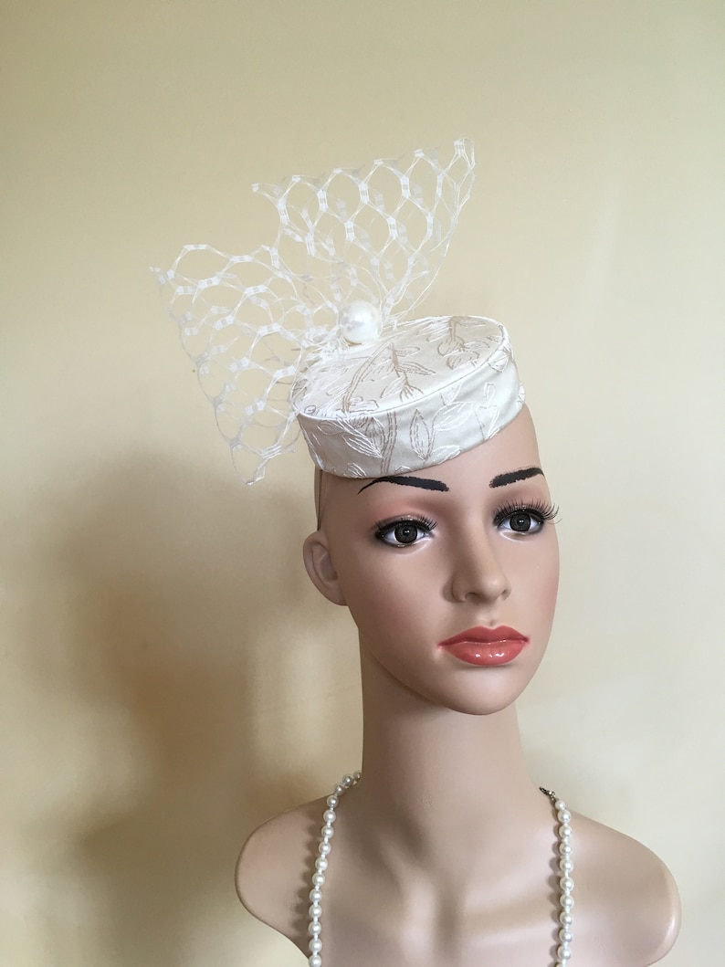 Ivory brocade wedding hat.Ivory satin pillbox.Ivory wedding hat.Ivory brides hat.Ivory wedding hats.ivory pillbox hat.Wedding hats.Pillbox.