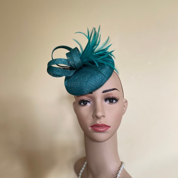 Green hats and fascinators deals
