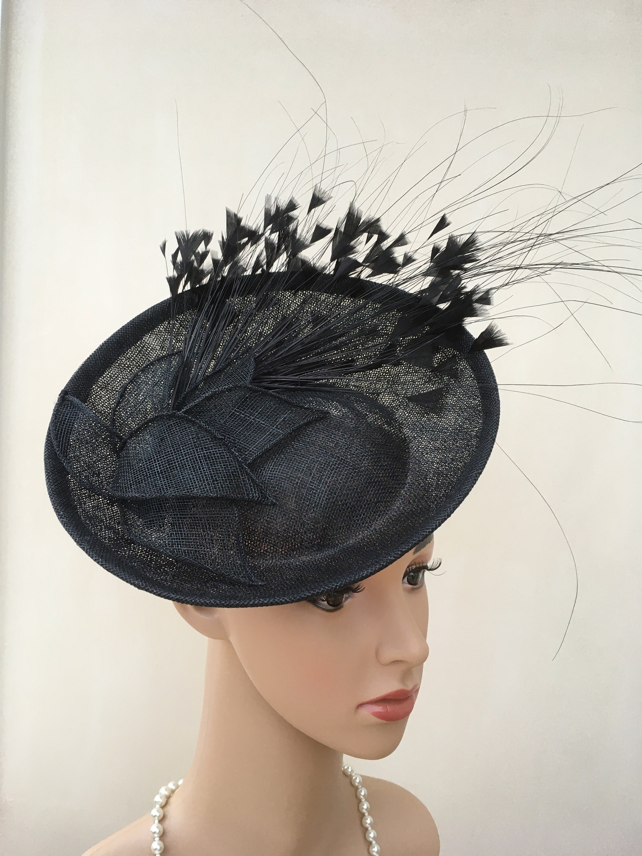 Black wedding hat Black fascinator Black saucer hat Black hats Etsy.de
