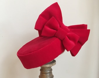 Red velvet pillbox hat Red hat Red velvet wedding hat Red fascinator Hats and fascinators Red hat Fascinator Red Ascot hat Pillbox hat.
