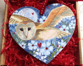 A gorgeous Barn Owl keepsake heart. Very pretty new design for owl lovers. Wooden heart with pretty ribbon to hang it from. Gift box and tag