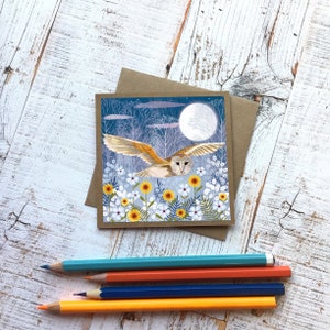 Petite carte vierge Owl. 9cm carré. Œuvre d’art originale imprimée et collée sur une carte Kraft avec enveloppe Kraft. Détail des paillettes