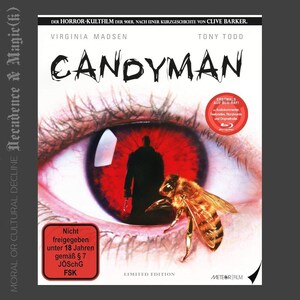 Puede incluir: Una carátula de DVD para la película de terror Candyman, que presenta un primer plano de un ojo humano con un iris rojo. El ojo refleja a un hombre con un abrigo negro que sostiene un gancho, y una abeja está en primer plano. El título "Candyman" está en letras grandes, negras y estilizadas. La carátula también incluye los nombres de los actores, Virginia Madsen y Tony Todd, y el texto "Edición limitada".
