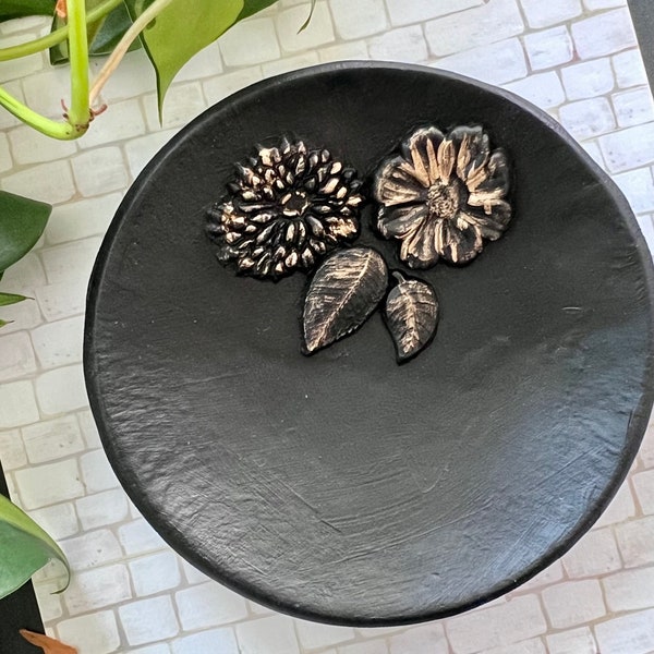 Hand painted flower ring dish, jewelry holder , plant birthday gifts, housewarming gift, air dry clay creations, flower art gifts