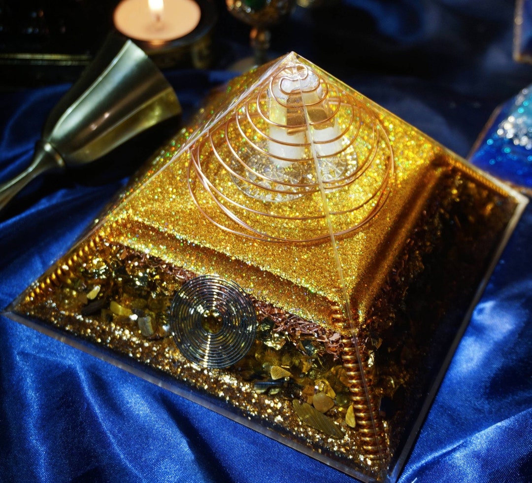 Armoires Pyramide Égyptienne En Métal Bureau Pyramide Statue Miniature