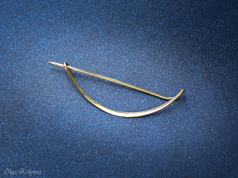 Silver brooch Minimalist shawl pin Wire wrapped brooch Geometric Scarf pin gift for her