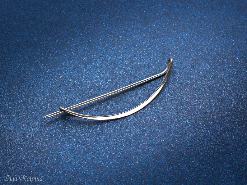 Silver brooch Minimalist shawl pin Wire wrapped brooch Geometric Scarf pin gift for her