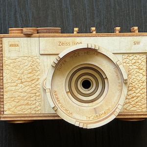 Wooden ZEISS IKON SW camera model