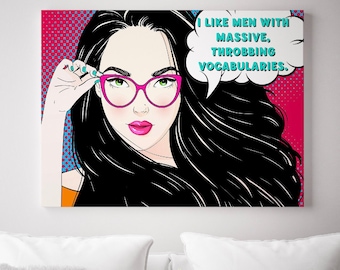 Könnte beinhalten: Pop-Art-Leinwanddruck mit einer Frau mit langen schwarzen Haaren, grünen Augen und einer rosafarbenen Brille. Die Sprechblase enthält den Text: "I LIKE MEN WITH MASSIVE, THROBBING VOCABULARIES."