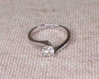 18ct White Gold & Diamond Solitaire Ring