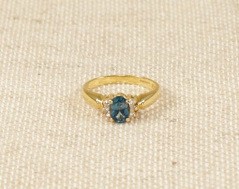 18ct Gold is Blue Topaz & Diamond Ring