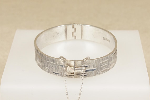 Vintage Solid Silver Bark Effect Hinged Bangle - image 6