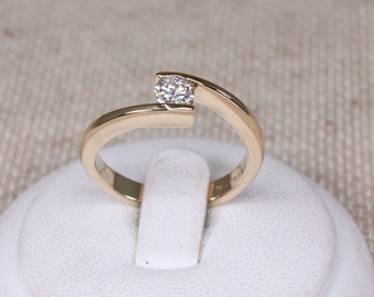 9ct Gold & Diamond Solitaire Ring