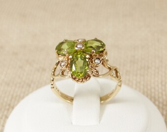 9ct Gold Peridot & Split Pearl Trilogy Ring