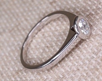 18ct White Gold Diamond Solitaire Ring