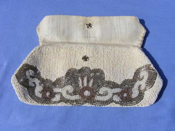 Vintage 1920s Beaded Clutch Bag/ Evening Bag. Whi… - image 2