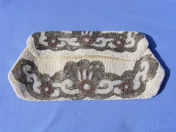 Vintage 1920s Beaded Clutch Bag/ Evening Bag. Whi… - image 1