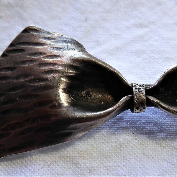 Silberbrosche (800),  Handarbeit, Schleife, punziert, 5,5,cm x 2,5 cm