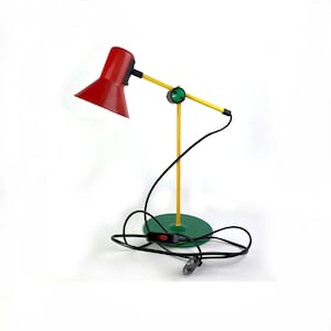 Postmoderne farbige Schreibtischlampe von Veneta Lumi, Italien, 1990er Jahre.
