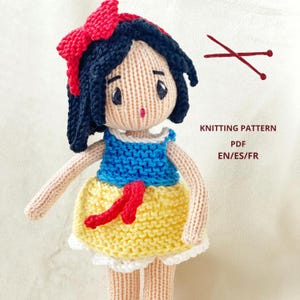 Snow White knitting doll pattern PDF. Fairy tale princess doll. Patrón Blancanieves tejida a dos agujas. Digital Download. Es/En/Fr