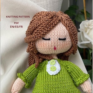 Patrón PDF Muñeca Tejida a Dos Agujas – Doll Knitting Pattern con Fotos y Vídeos | Tutorial en Español, Inglés y Francés