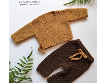Könnte beinhalten: Eine senfgelbe Wickelstrickjacke mit seitlichen Bindebändern und eine dunkelbraune Strickhose mit senfgelbem Kordelzug. Der Text lautet: ESTRELA d'ALVA BABY CARDIGAN & PANTS pdf knitting patterns preemie - 24 months Agasalhos e Bugalhos.