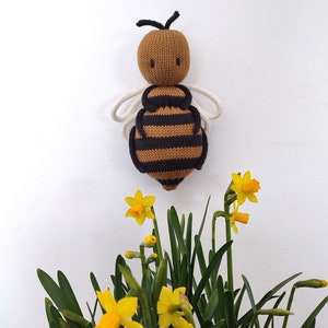 Willow Bee Knitting Pattern | Amigurumi Pattern | PDF Knitting Pattern ...