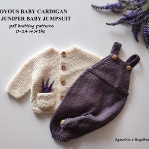 Może przedstawiać: Wzory na dzianie na kremowy kardigan i fioletowy kombinezon dla niemowląt w wieku od 0 do 24 miesięcy. Wzory są dostępne do pobrania w formacie PDF.