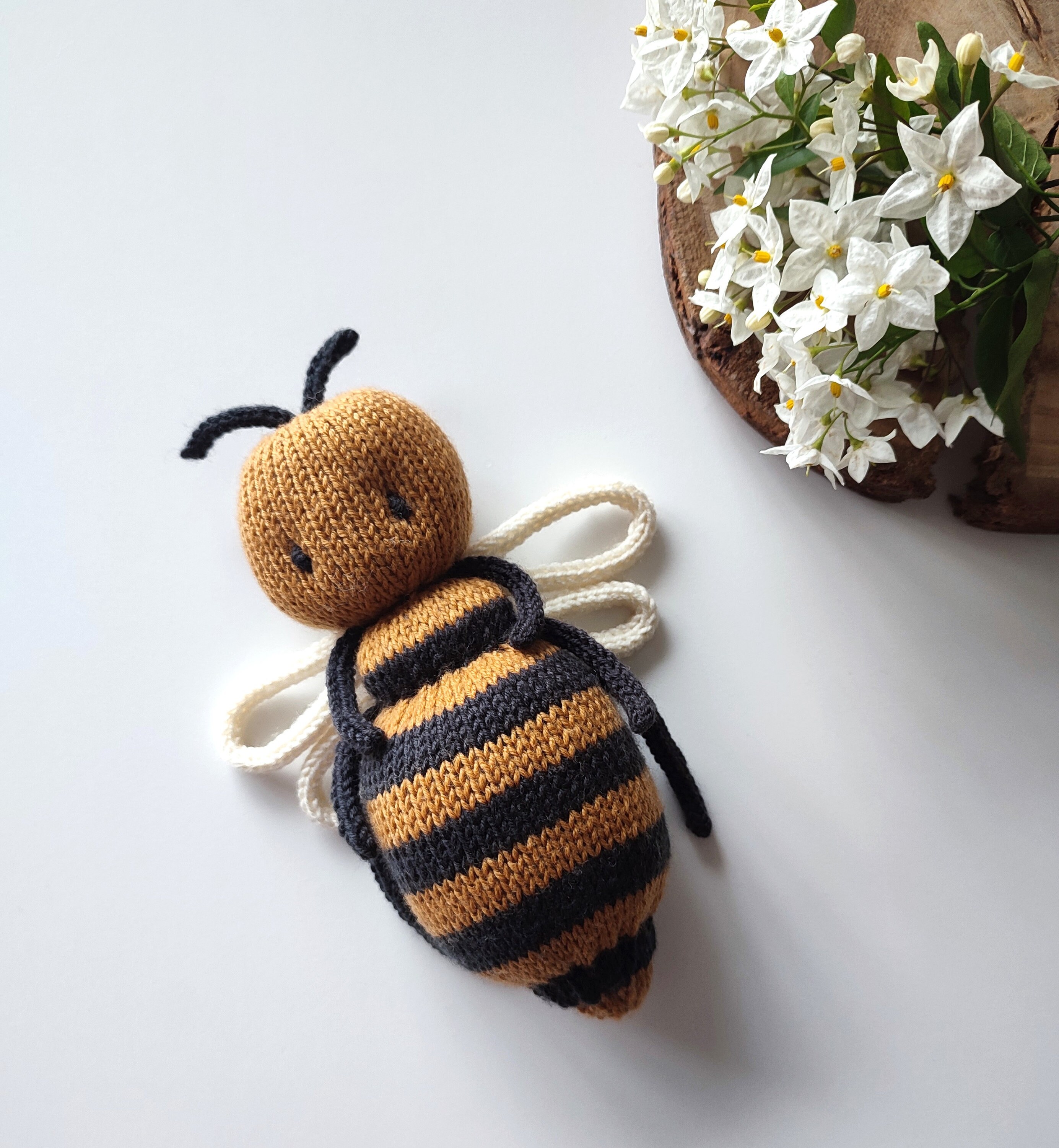 Willow Bee Knitting Pattern | Amigurumi Pattern | PDF Knitting Pattern ...