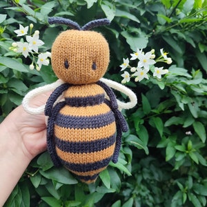 Willow Bee Knitting Pattern | Amigurumi Pattern | PDF Knitting Pattern ...